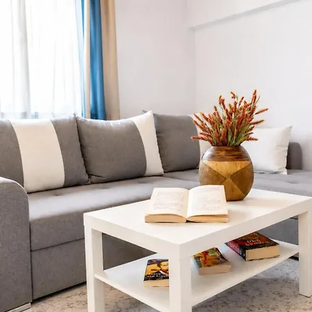 Oceania Aparthotel 3*